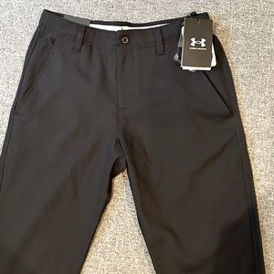 NWT Under Armour Boys dri-fit trouser Black sz M